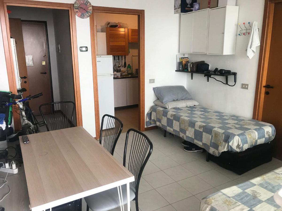 Milan White Tower Flat Bisceglie M1 Milão Exterior foto